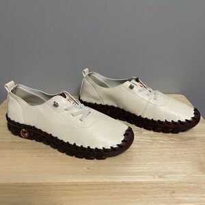 Oy Ladies Soft Bendable Sneaker Show Ladies Cream Dark Brown NEW 7.5